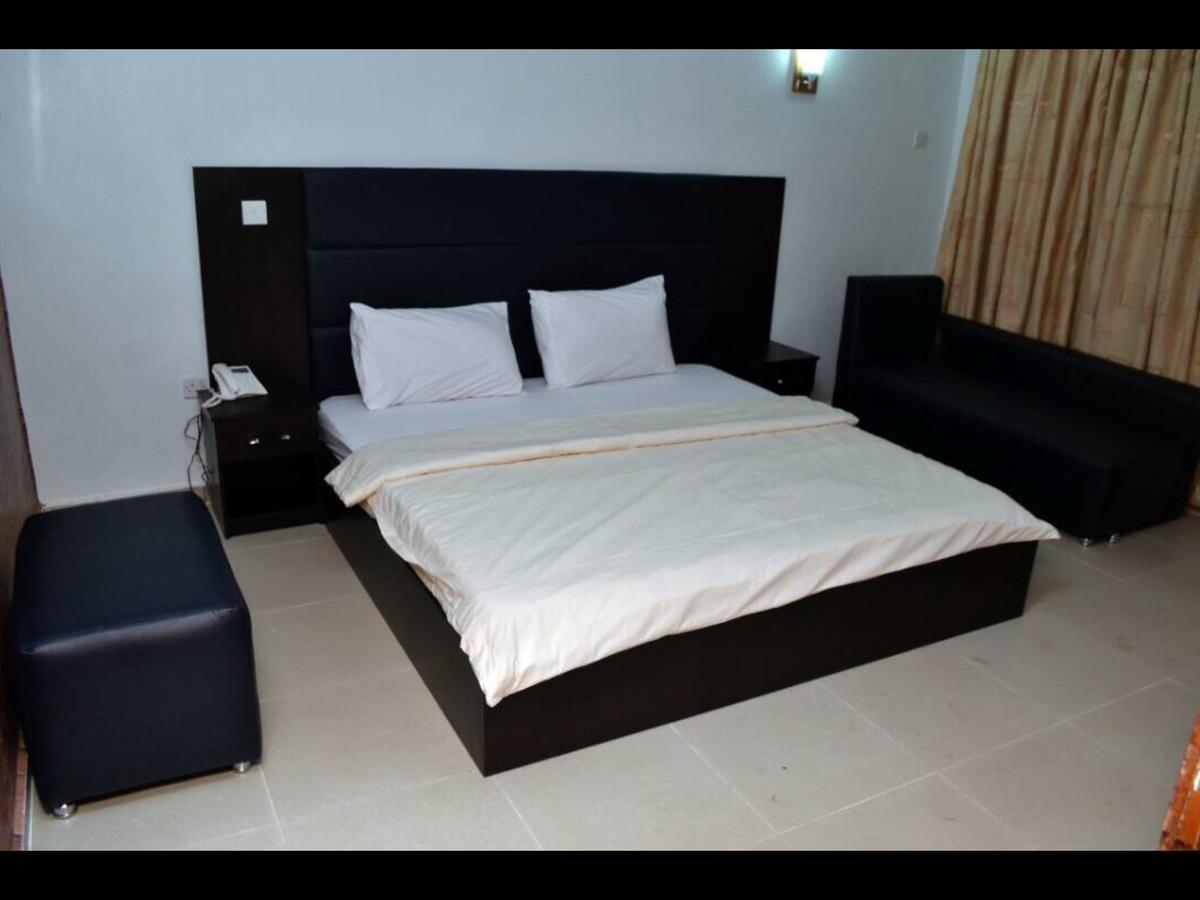 Royal Kaft Hotel Ikorodu Extérieur photo