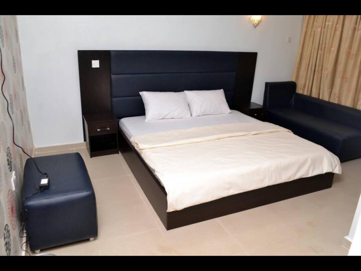 Royal Kaft Hotel Ikorodu Extérieur photo